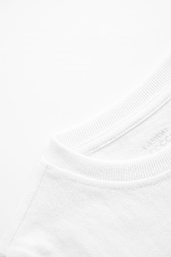 Tričko s krátkým rukávem bílé s barevným potiskem na přední straně 2159692