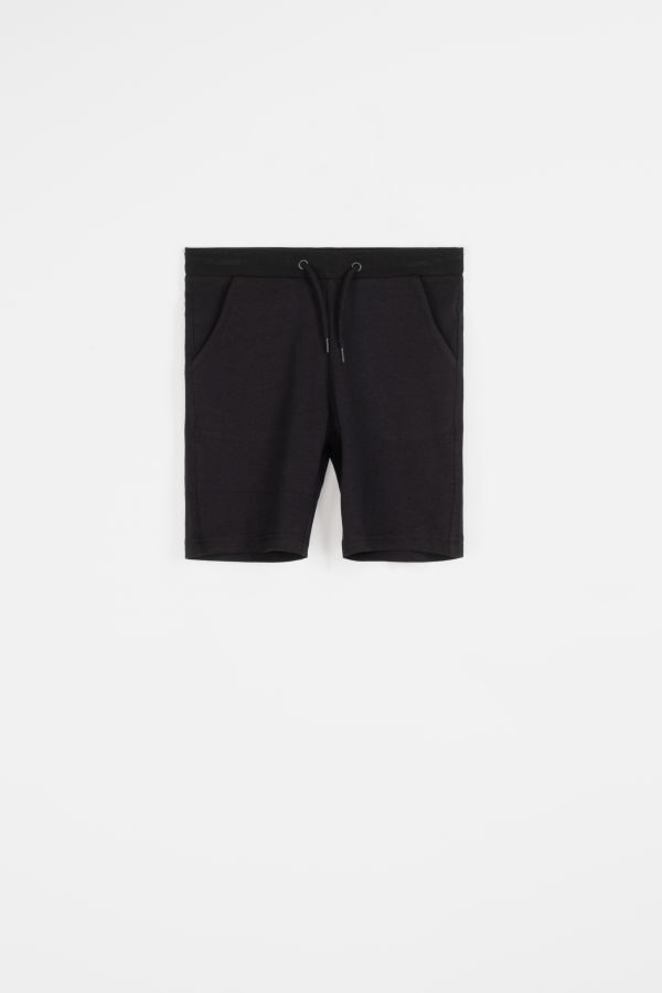 Krátké kalhoty pro gymnastiku v černém 2111935