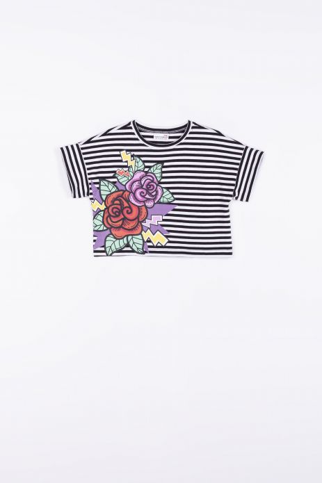 Tričko s krátkým rukávem kratšího střihu s barevnou aplikací